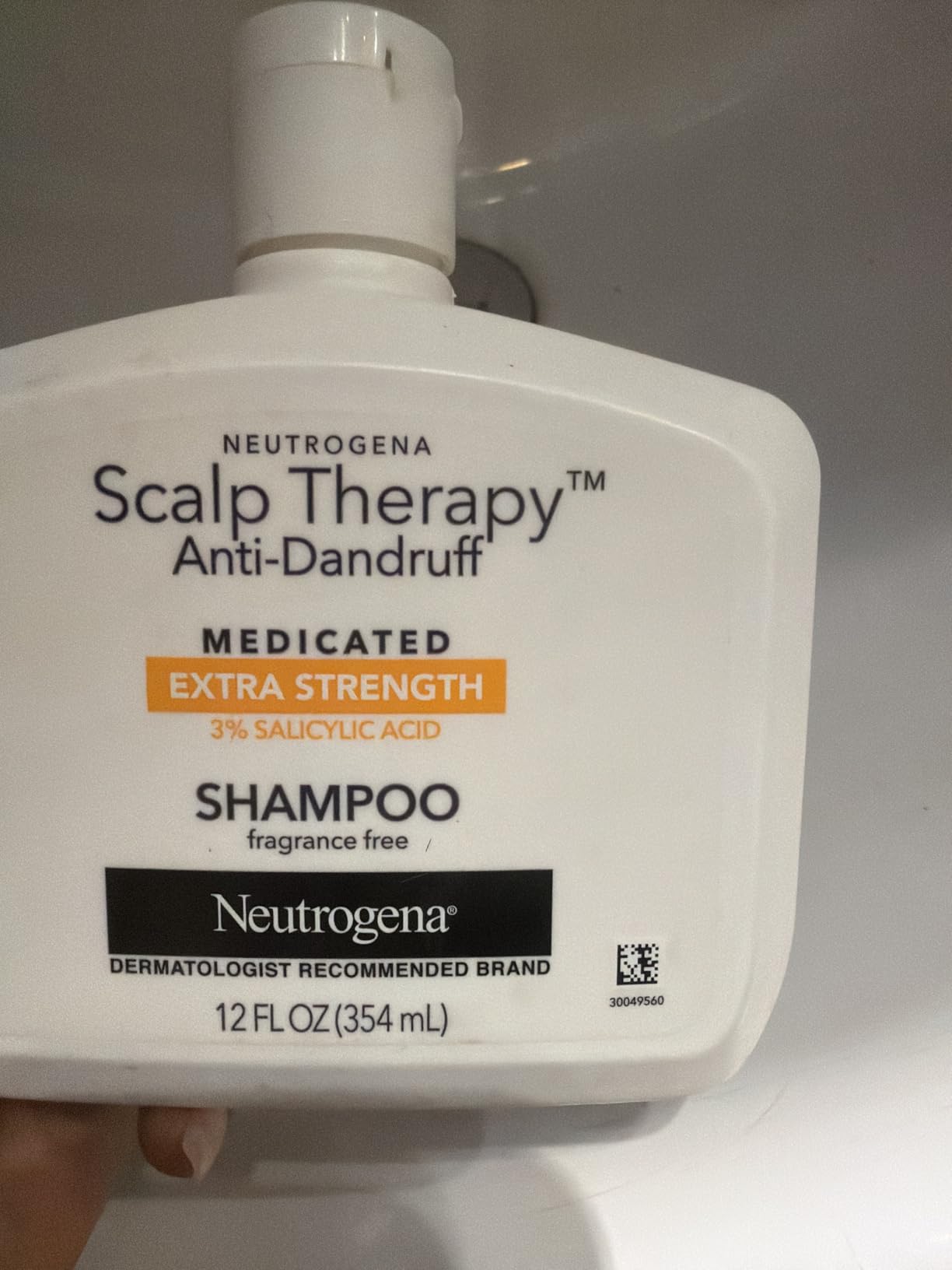 Neutrogena Scalp Therapy Anti-Dandruff Extra Strength Medicated Shampoo with 3% Salicylic Acid, Helps Prevent, Fight, & Control the Recurrence of Dandruff, Fragrance Free, 12 fl. oz customer photo 1
