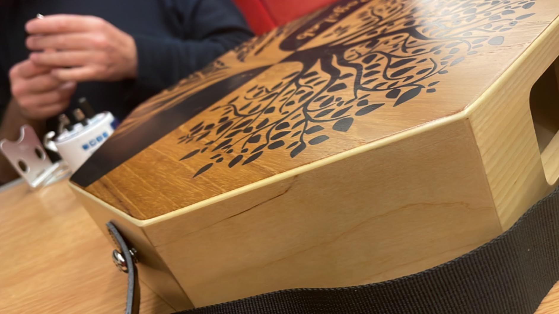 Two-tone Cajon, Portable Travel Wooden Drum with Adjustable Strap, Easy to Carry, Unique Appearance, Beautiful Percussion Instrument (Natural Brown) customer photo 2