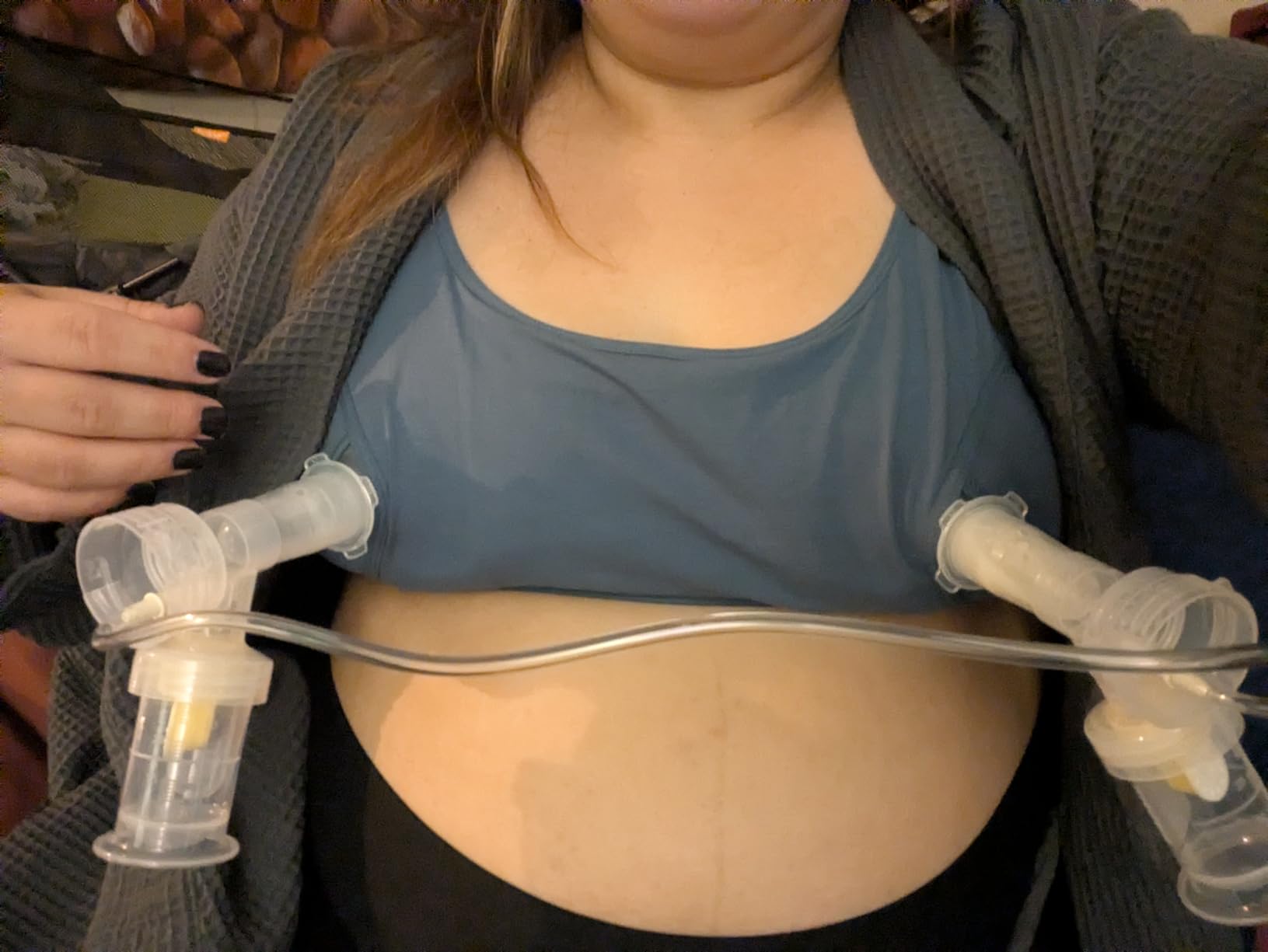 Momcozy Hands Free Pumping Bra, Adjustable Breast-Pumps Holding and Nursing Bra, Pumping & Nursing Bra in One customer photo 1