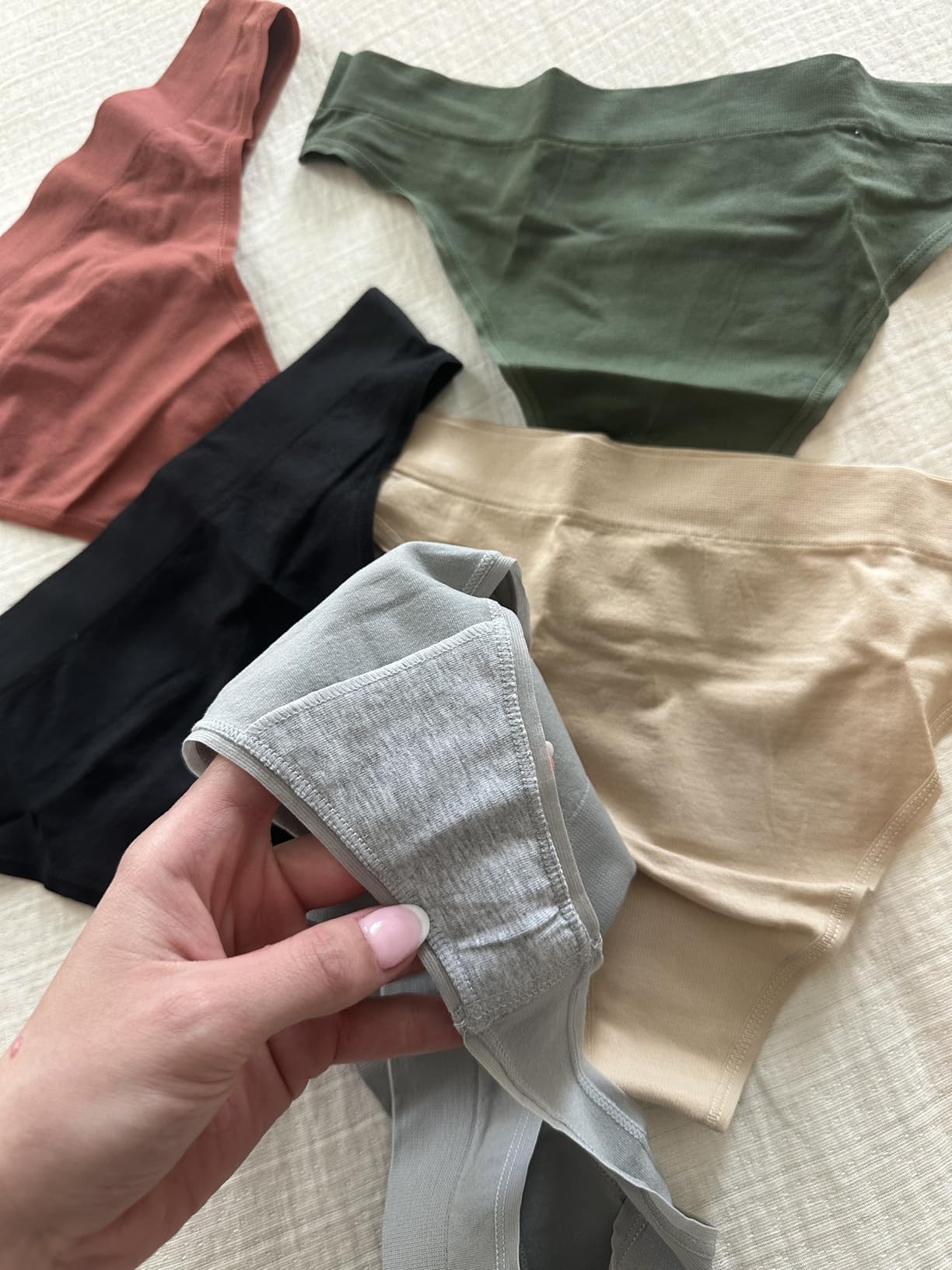 linccure Breathable Seamless Thongs: Comfortable Women's Underwear 5-Pack customer photo 2