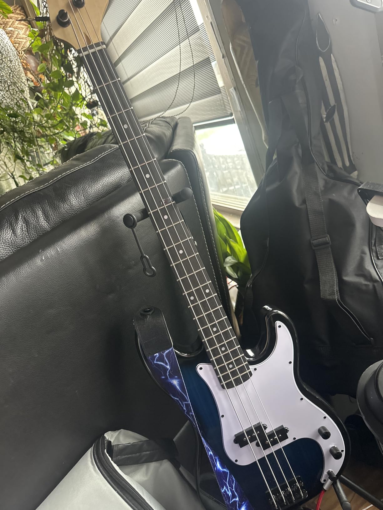 Best Choice Products Full Size Beginner 4-String Electric Bass Guitar, Wooden PB-Style Bass Starter Set w/Padded Carrying Case - Hollywood Blue/Mint customer photo 2