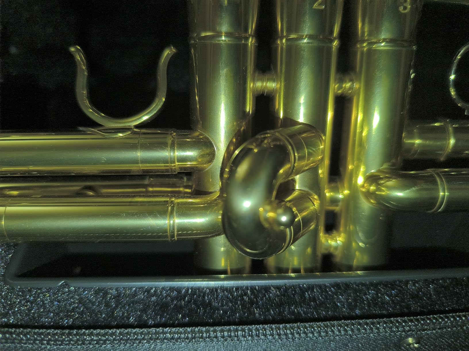 SONICAKE Bb Standard Trumpet, Student Trumpet Set for Beginner, Brass Trumpet Instrument with Hard Case, Cleaning Kit, 7C Mouthpiece and Gloves, Ideal Gift for School Band Orchestra, QTP-01, Golden customer photo 1