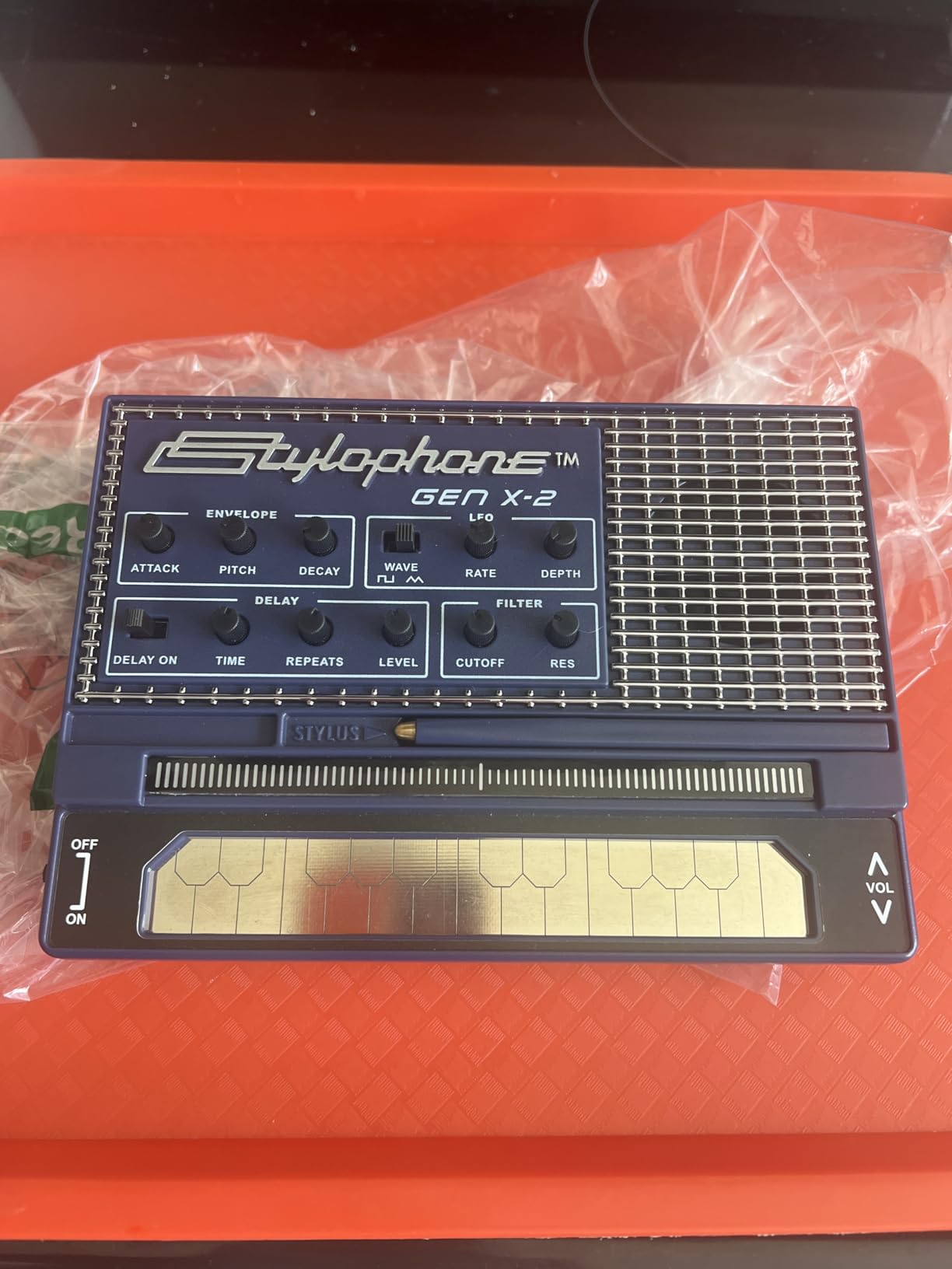Stylophone GENX-2 Portable Analogue Synthesizer with Built-in Speaker, LFO, Filter, Analogue Delay and CV/Gate Output | Synthesizer Keyboard | Synth Musical Instrument customer photo 1