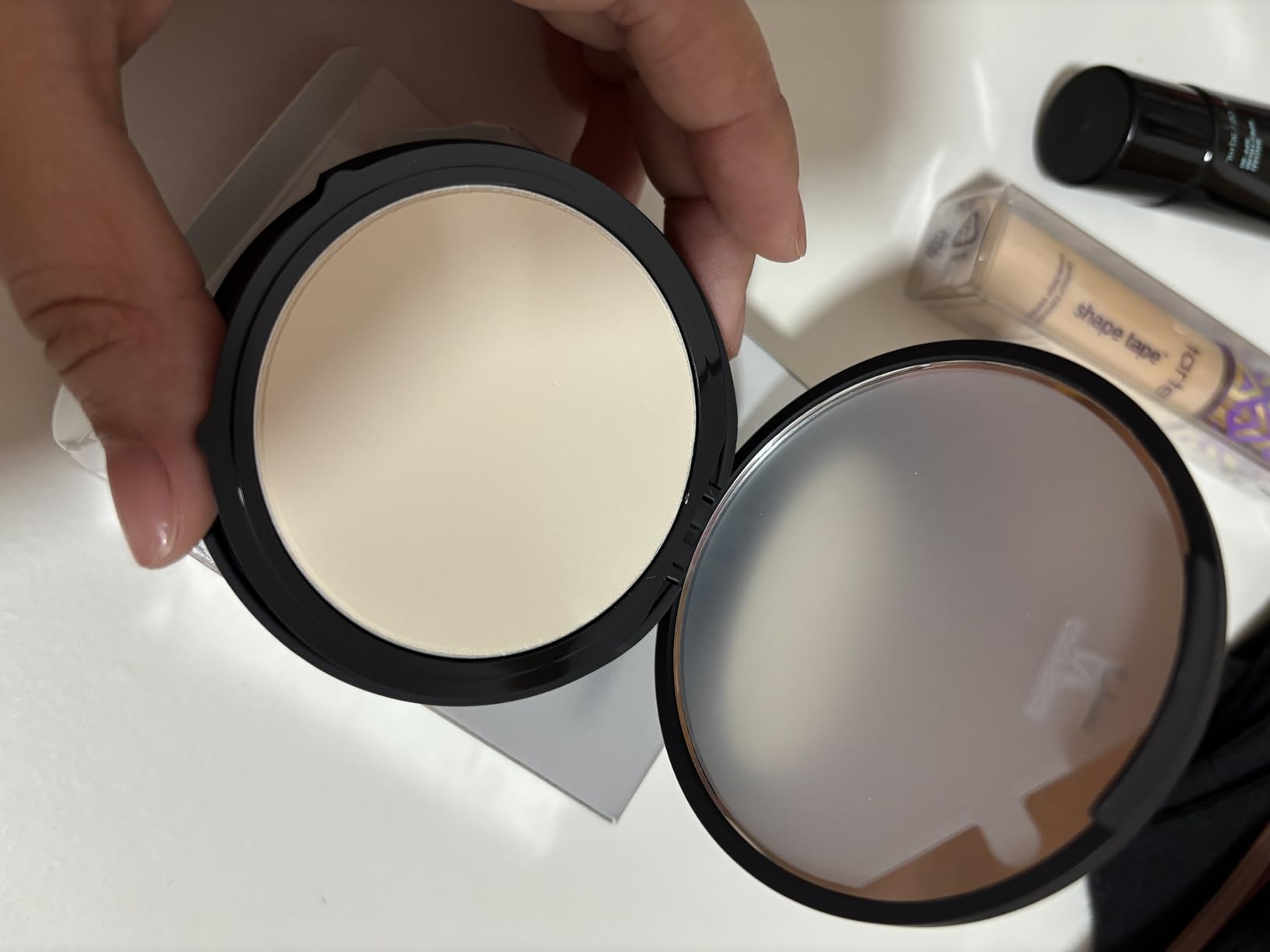 IT Cosmetics Bye Bye Pores Pressed Finishing Powder customer photo 1