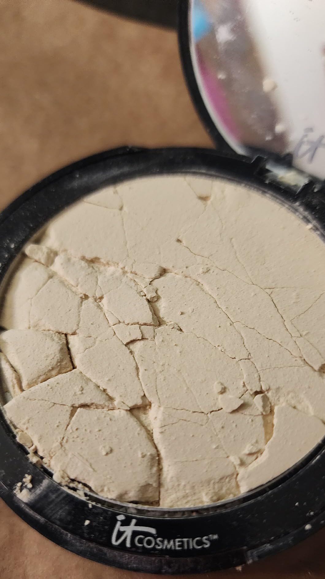 IT Cosmetics Bye Bye Pores Pressed Finishing Powder customer photo 2
