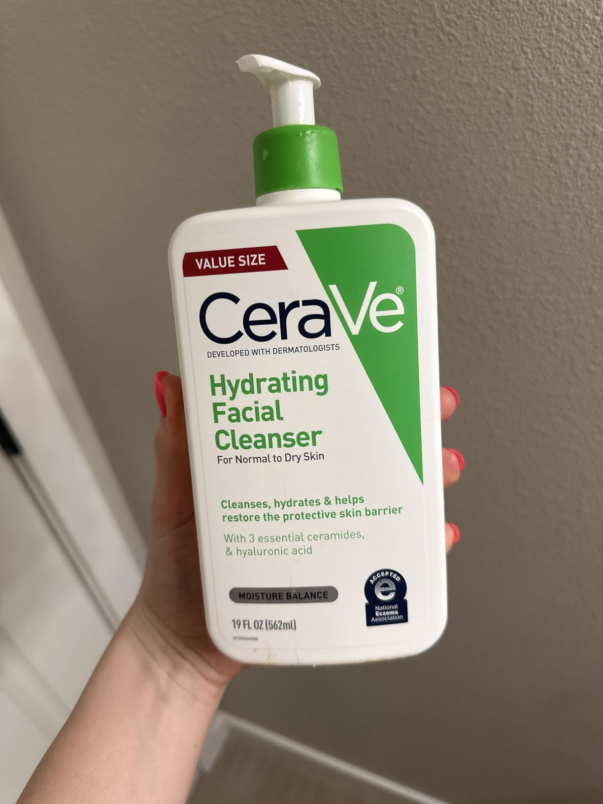 CeraVe Hydrating Facial Cleanser, Moisturizing Face Wash For Dry Skin, Hyaluronic Acid + Ceramides + Glycerin, 16 Oz customer photo 1