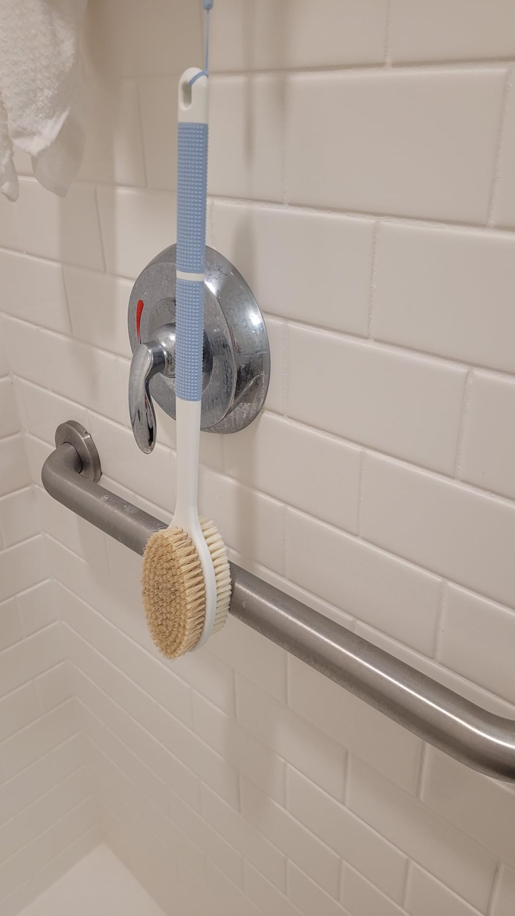 Backski Back Scrubber Anti Slip for Shower, Shower Brush Long Handle with Stiff and Soft Bristles, Body Exfoliator for Bath or Dry Brush customer photo 1