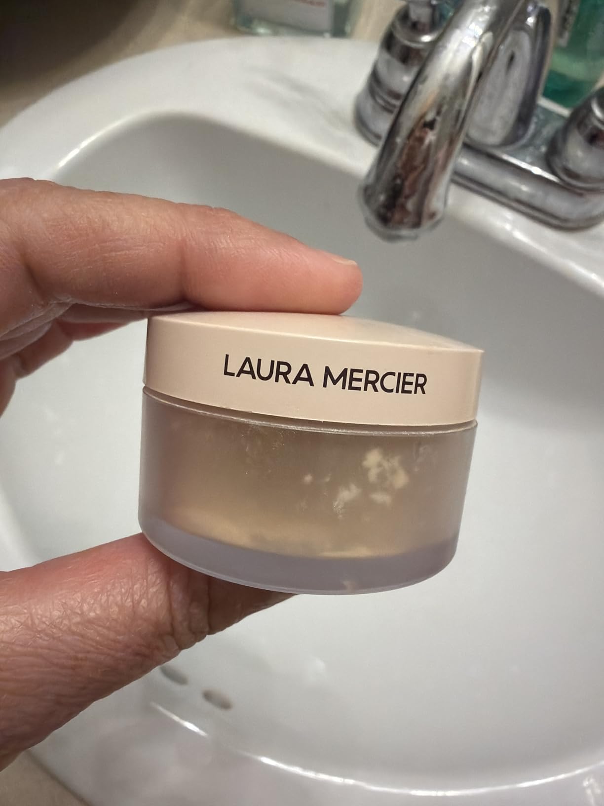 Laura Mercier Translucent Loose Talc-Free Setting Powder Ultra-Blur customer photo 1