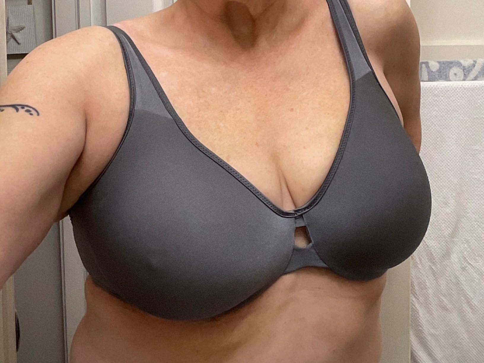 Bali Women's Minimizer Bra for Women, Lilyette Dream Keyhole Minimizer Underwire Women's Bra, Unlined customer photo 2