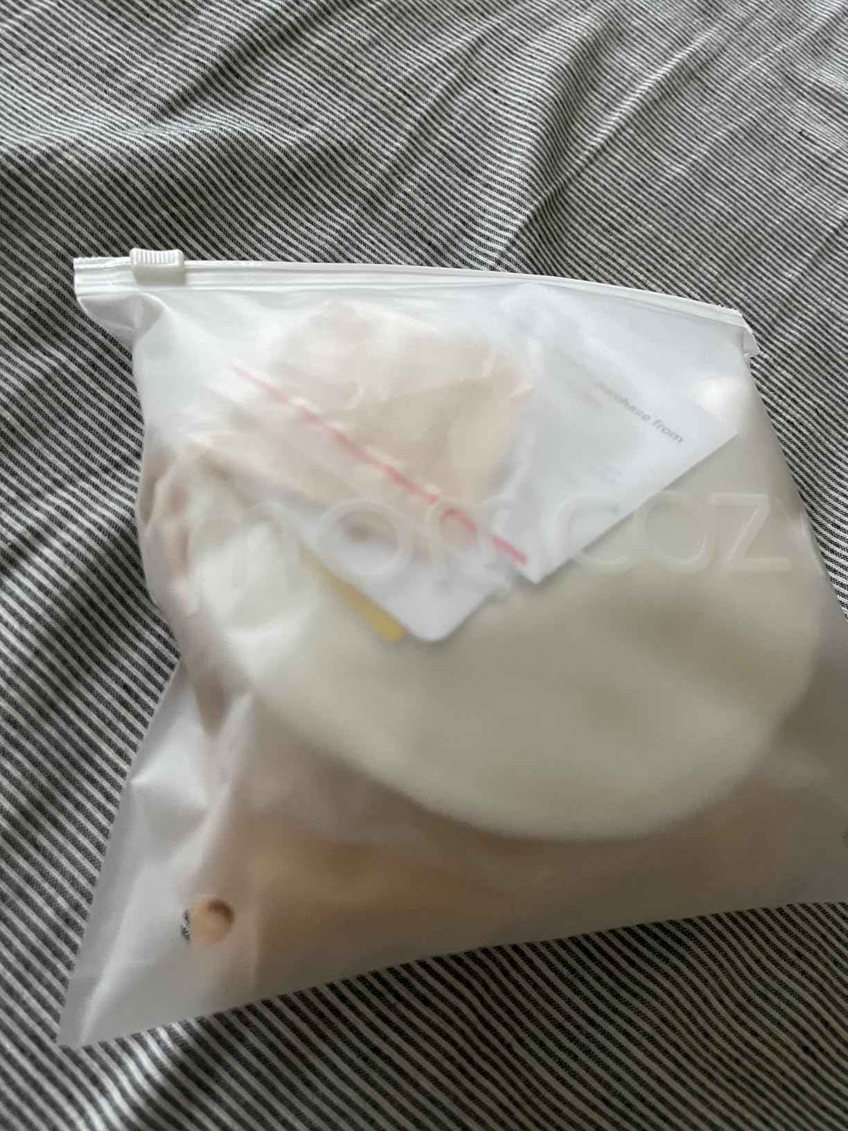Momcozy Hands Free Pumping Bra, Adjustable Breast-Pumps Holding and Nursing Bra, Pumping & Nursing Bra in One customer photo 2