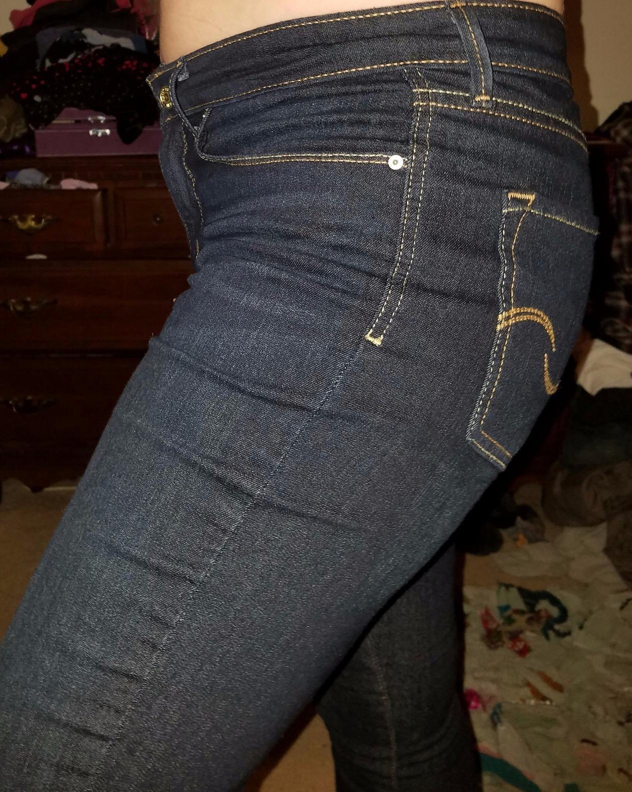 Levi Strauss Signature Gold Women's Totally Shaping Skinny Jeans Mid Rise Stretch Denim (Available in Plus Size) customer photo 2