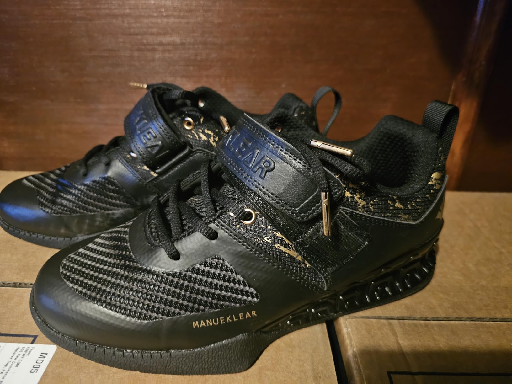 MANUEKLEAR Weight Lifting Shoes Men, Professional Training Weightlifting Shoes, Squat Shoes for Powerlifting with Rubber Non-Slip Sole customer photo 2