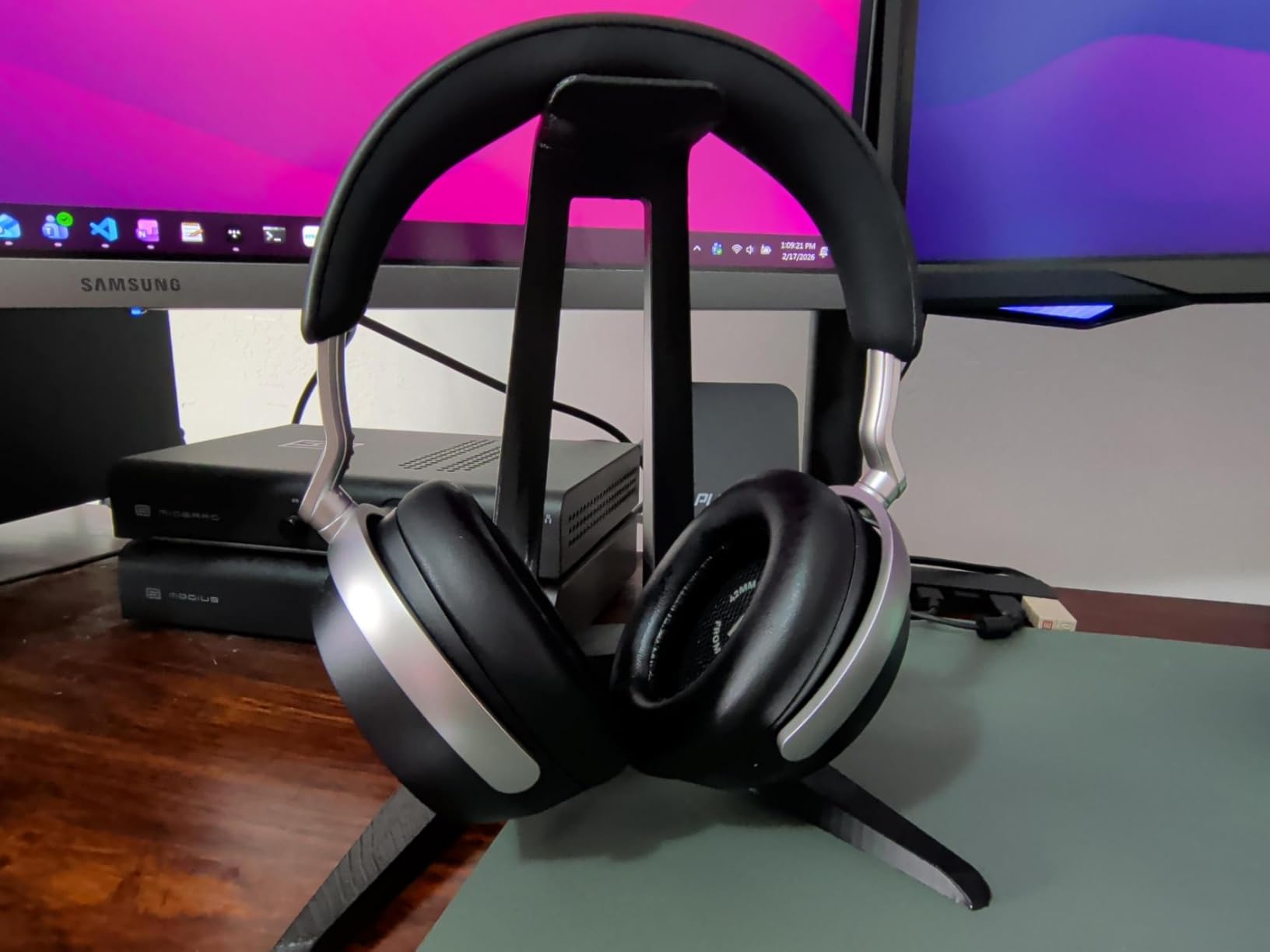 Sennheiser HDB 630 Wireless Over-Ear Headphones - Hi-Res Audiophile Sound, Adaptive Noise Cancellation, 60 Hour Battery Life customer photo 1