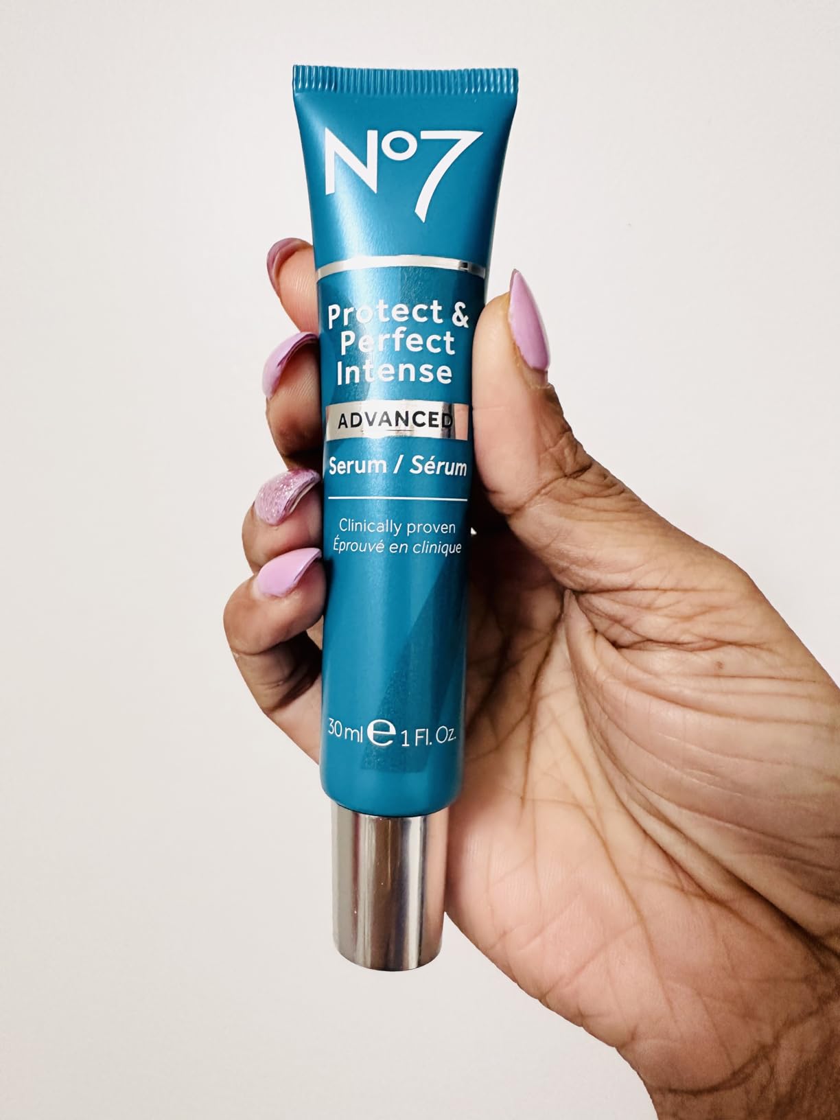 No7 Protect & Perfect Intense Advanced Serum - Anti-Aging Face Serum that Visibly Smoothes & Firms Fine Lines and Wrinkles - Formulated with Hyaluronic Acid and Matrix 3000+ Technology (1 fl oz) customer photo 2