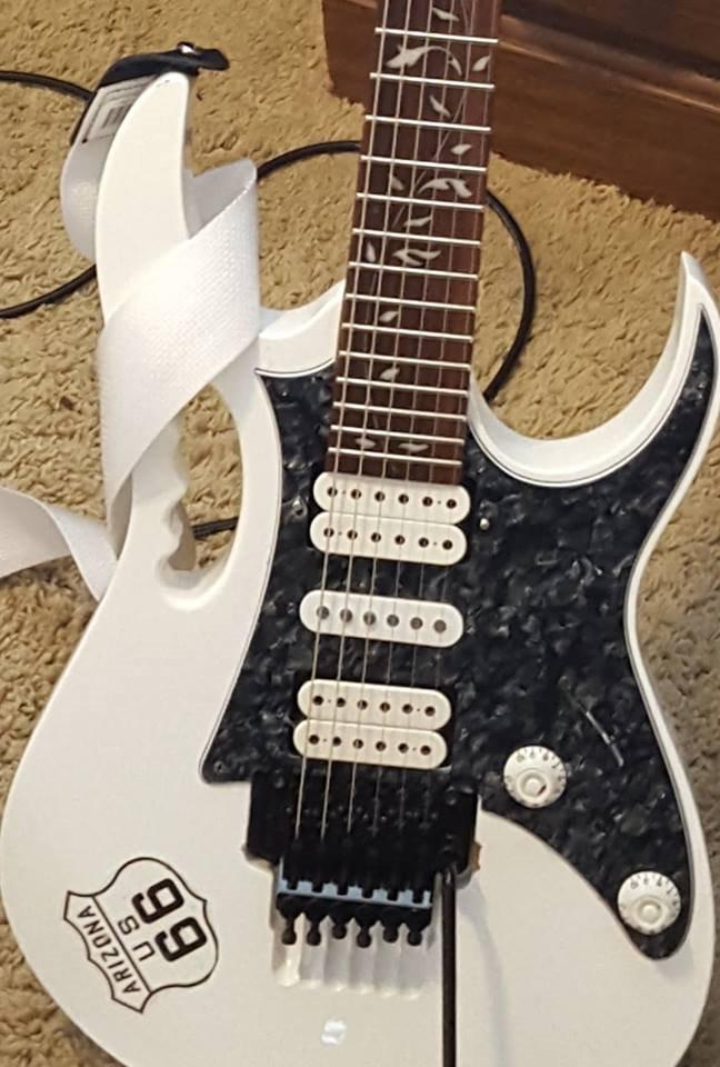 Floyd Rose Special Series Tremolo Bridge with R2BN Nut, Black Nickel customer photo 2