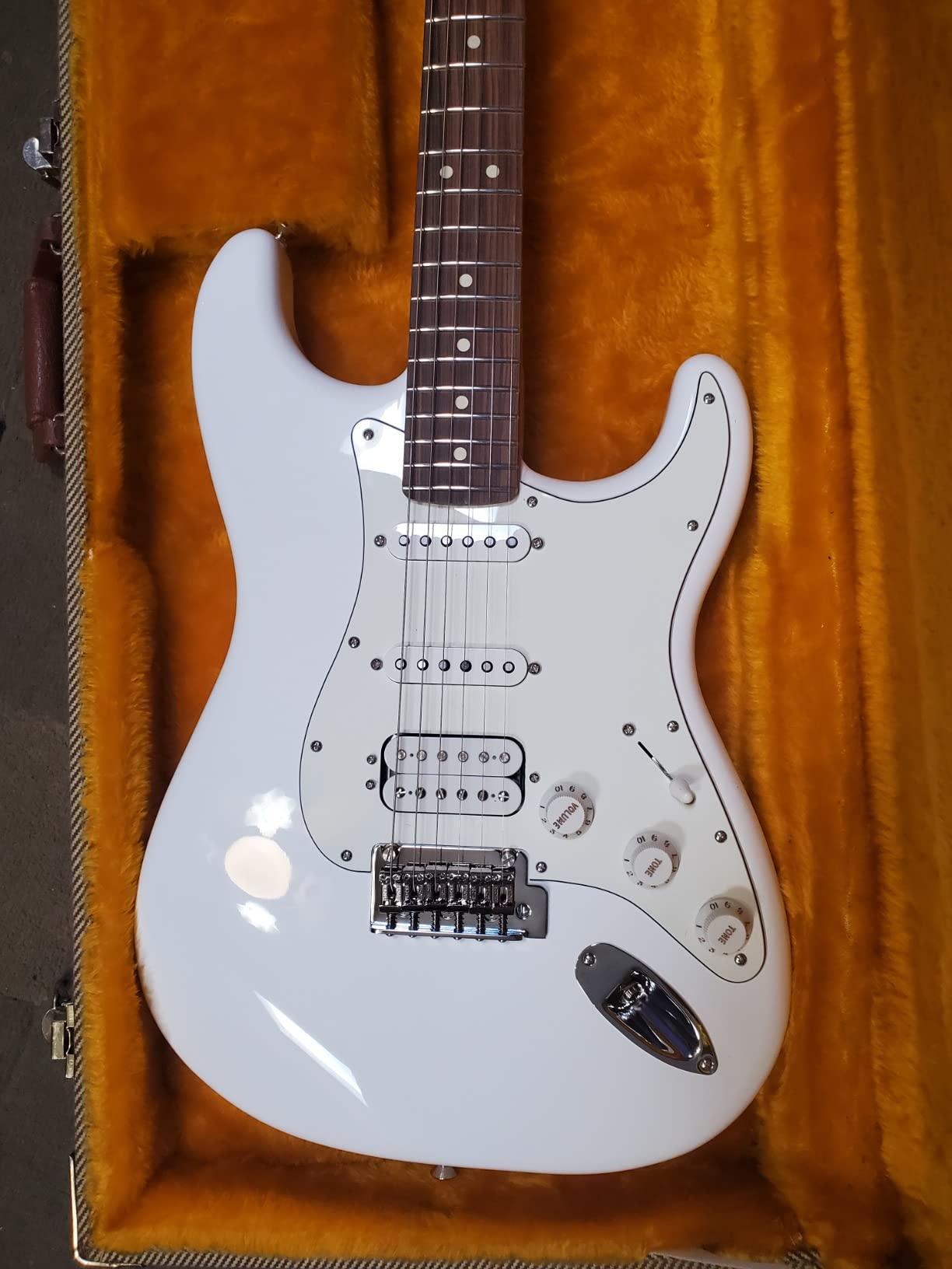 Fender Player Stratocaster HSS Electric Guitar, Black, Pau Ferro Fingerboard customer photo 2