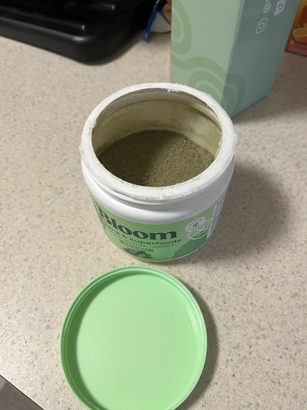 Bloom Nutrition Superfood Greens Powder, Digestive Enzymes with Probiotics and Prebiotics, Gut Health, Bloating Relief for Women, Chlorella, Green Juice Mix with Beet Root Powder, 30 SVG, Original customer photo 2