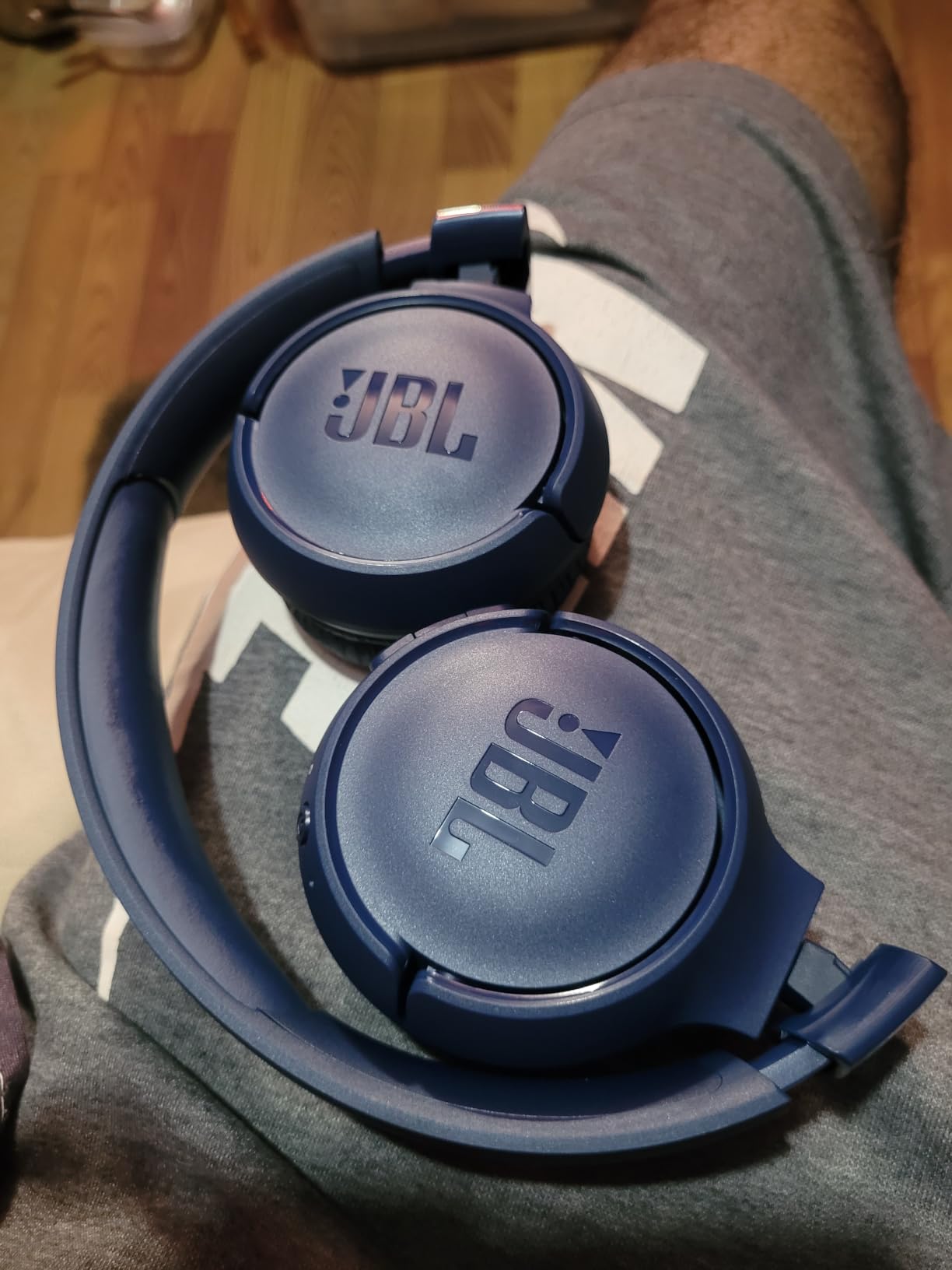 JBL Tune 520BT - Wireless On-Ear Headphones with 57H Battery, Bluetooth 5.3, Lightweight Foldable Design, Voice Aware Hands-Free Calls (White) customer photo 1