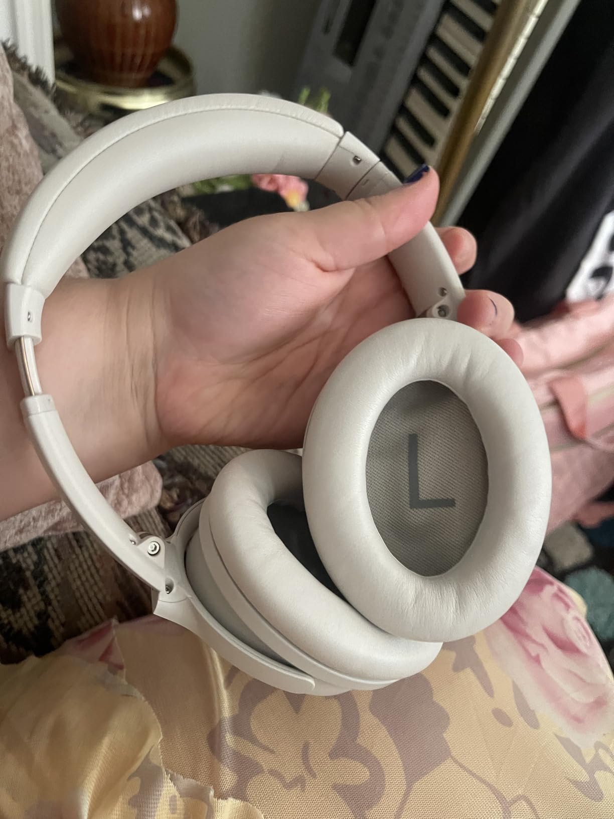 Bose QuietComfort Headphones - Wireless Bluetooth, Active Over Ear Noise Cancelling, USB-C Charging, Deep Bass, Up to 24 Hours of Playtime (White Smoke) customer photo 2