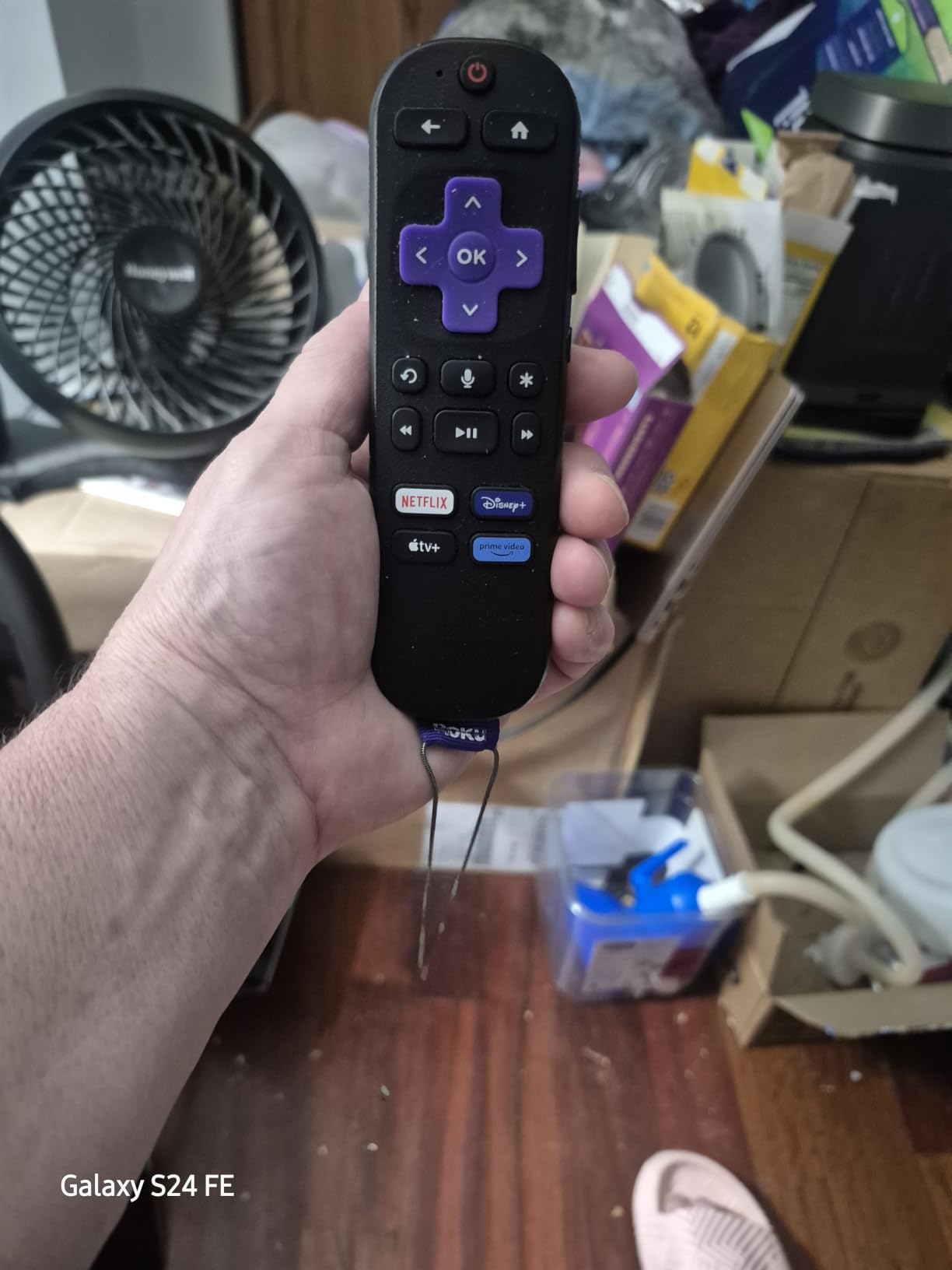 Roku 32-Inch Select Series Smart TV 2026 1080p Full HD customer photo 1