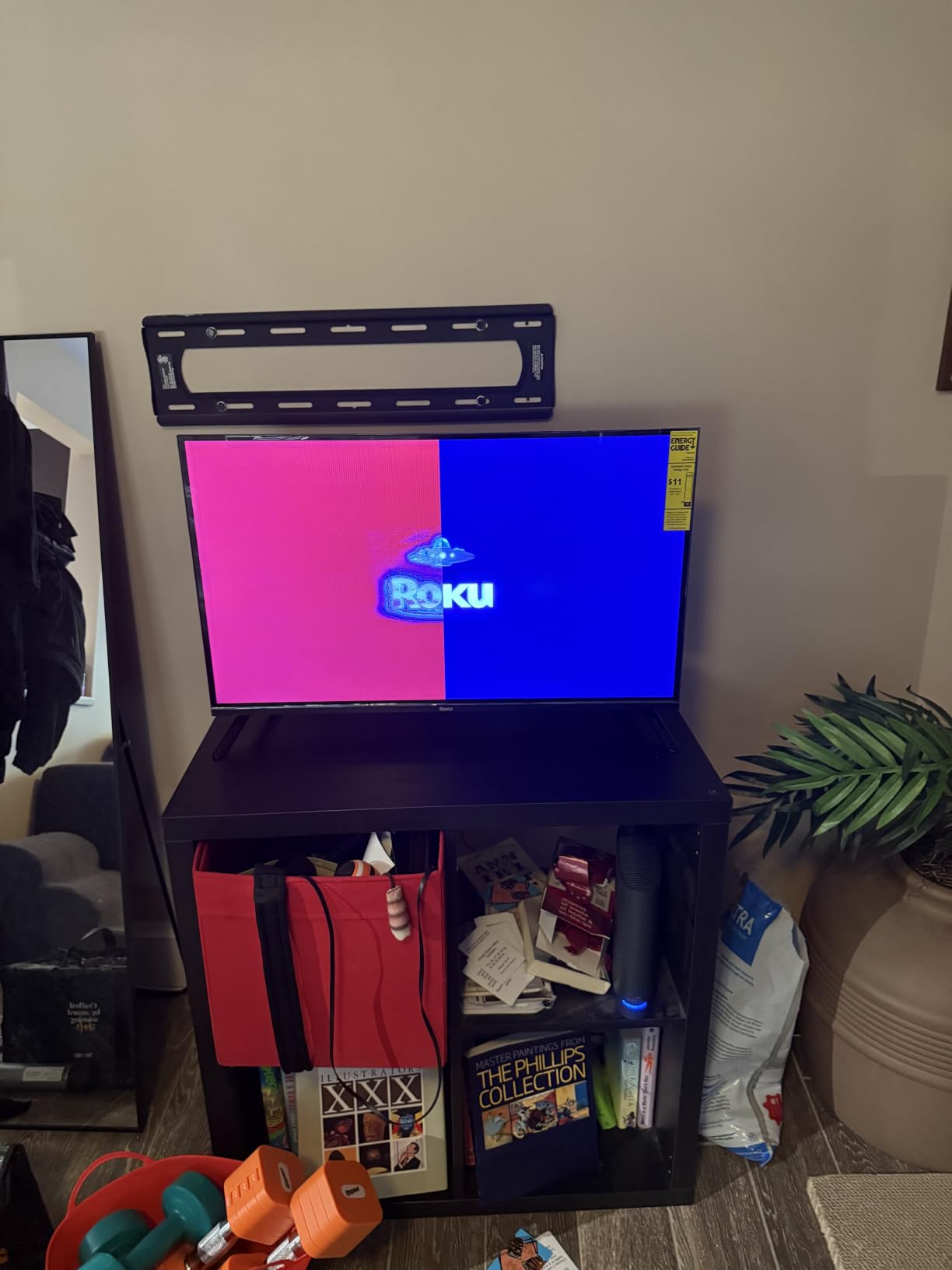 Roku 32-Inch Select Series Smart TV 2026 1080p Full HD customer photo 2
