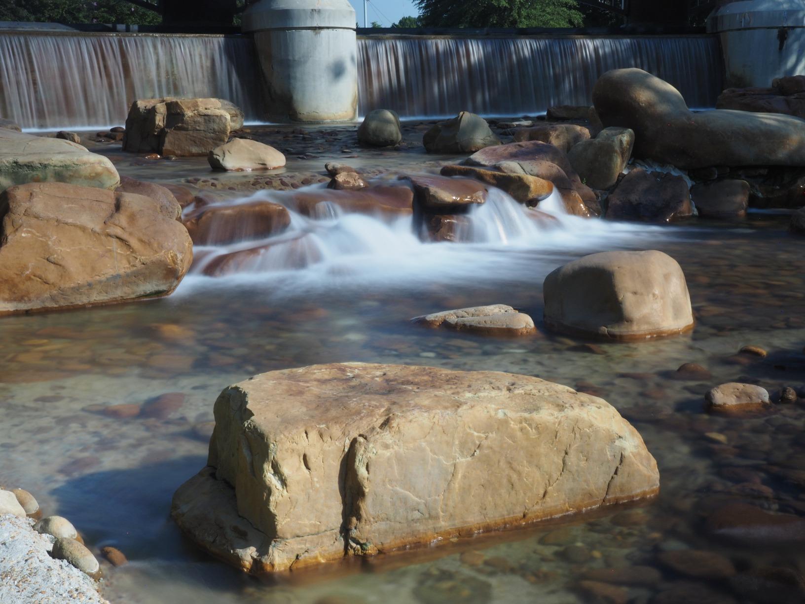 Tiffen 67mm Variable ND Filter 2 to 8-Stop Light Control VND Filter | Shallow Depth of Field, Long Daytime exposure, Motion Blur, Film, Digital, Video, and Photography customer photo 2