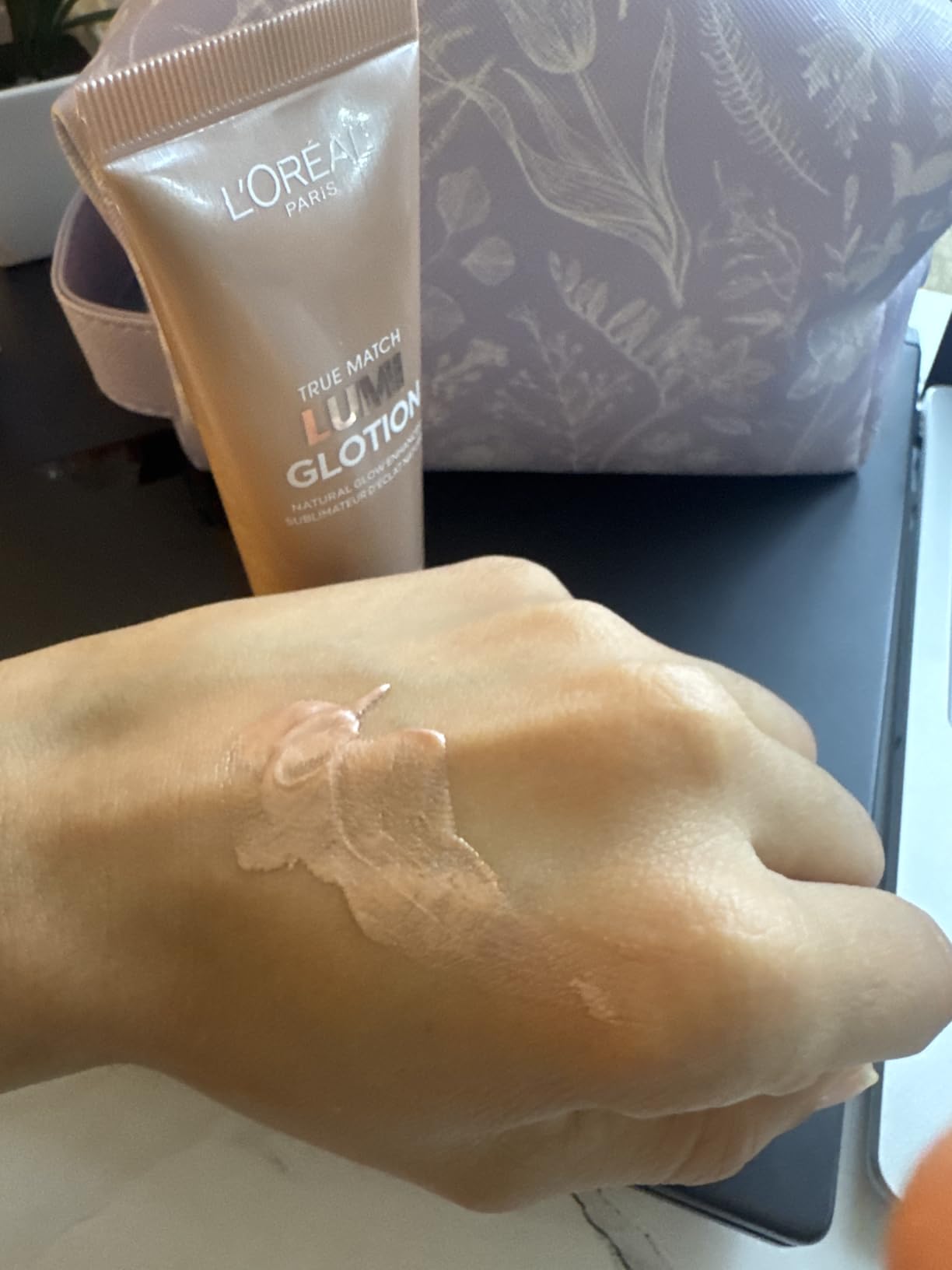 L'Oreal Paris Makeup True Match Lumi Glotion, Natural Glow Enhancer, Illuminator Highlighter, Bronzing Drops For a Sun-Kissed Glow For Face and Body, 902 Light, 1.35 fl oz customer photo 1