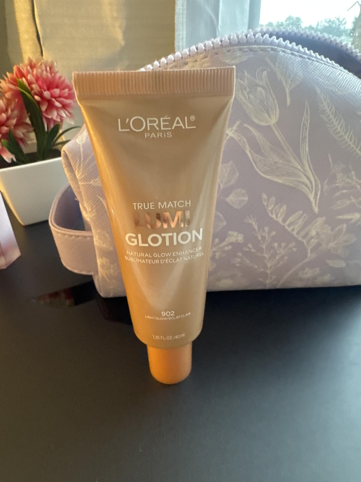 L'Oreal Paris Makeup True Match Lumi Glotion, Natural Glow Enhancer, Illuminator Highlighter, Bronzing Drops For a Sun-Kissed Glow For Face and Body, 902 Light, 1.35 fl oz customer photo 2