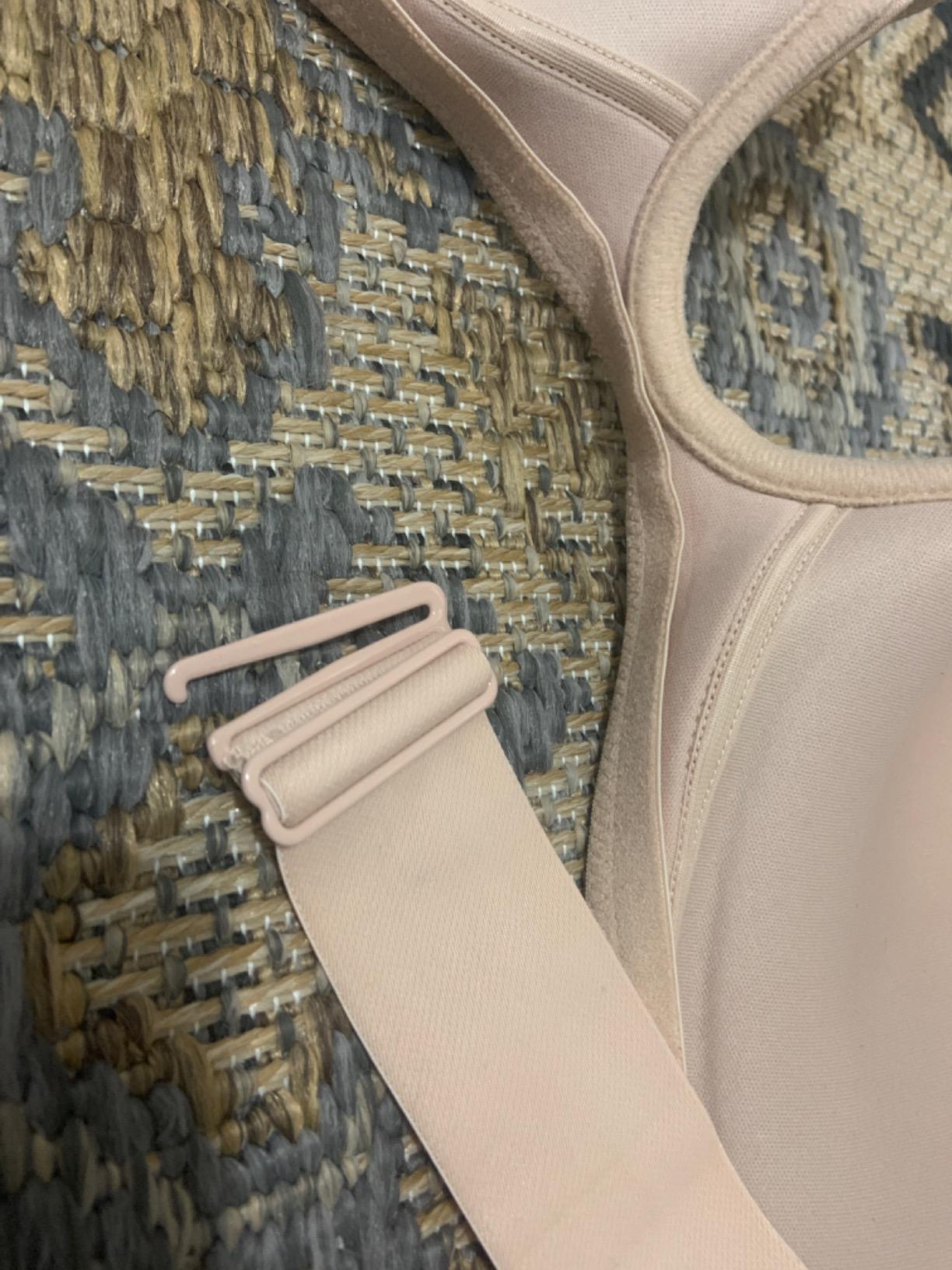 Wonderbra Women's Ultimate Plunge Underwire Bra customer photo 2