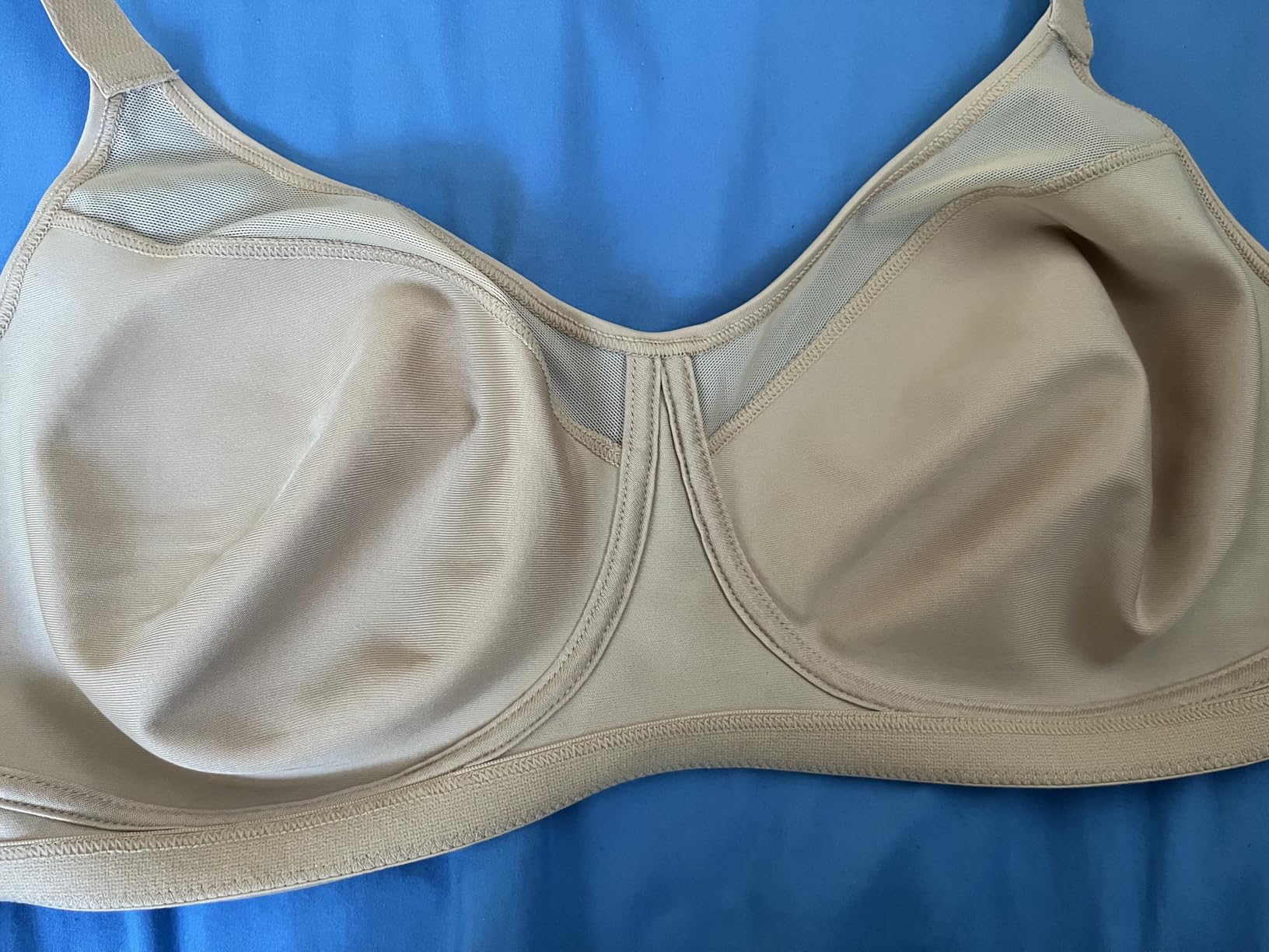 Women's 18 Hour Minimizer Smoothing Full-Coverage Wireless T-Shirt Bra with Mesh Trim customer photo 2