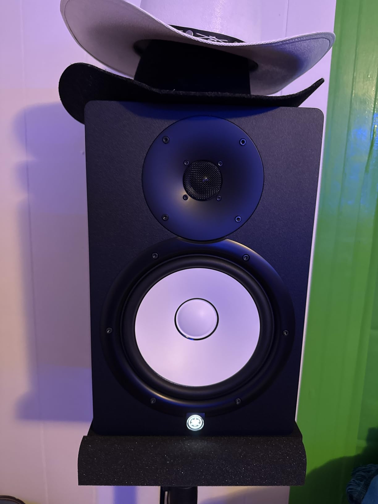 HS8 8-Inch Powered Studio Monitor Pair - Black customer photo 1