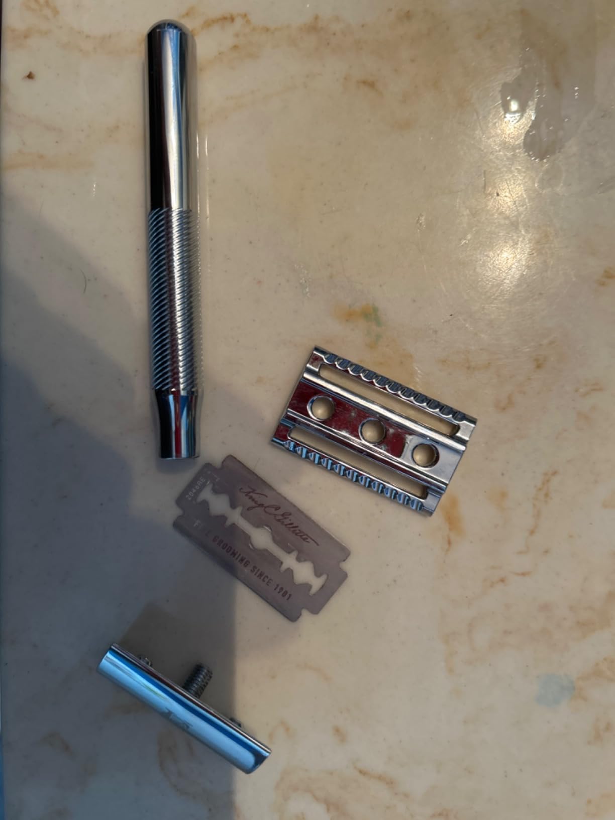 King C. Gillette Safety Razor with Chrome Plated Handle and 5 Platinum Coated Double Edge Safety Razor Blade Refills customer photo 2