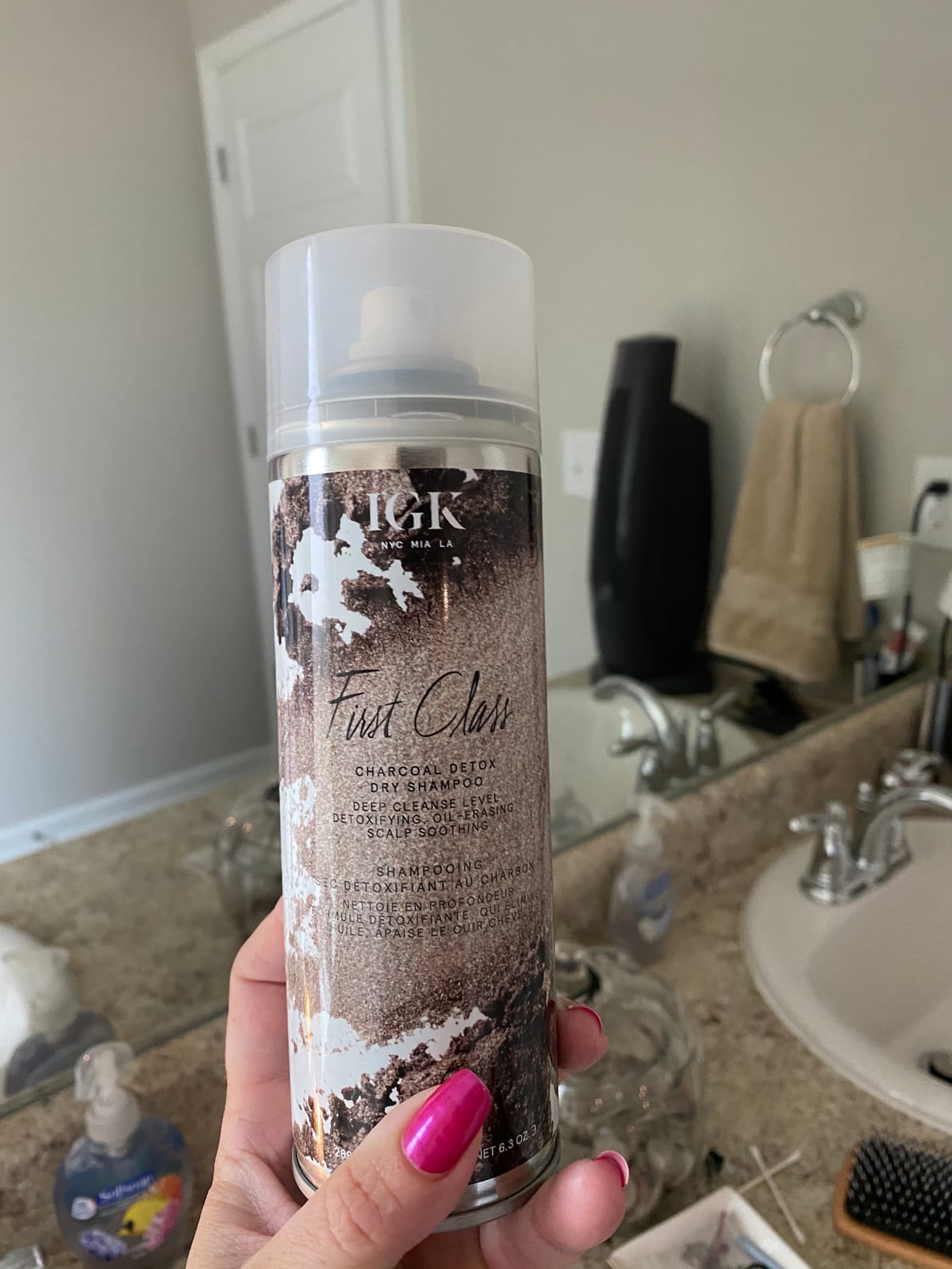 IGK First Class Charcoal Detox Dry Shampoo for Oily Hair + Scalp, 6.3 Oz | Volumizing Spray for Oily Hair, Absorbs Oil + Odor, Invisible Finish with No White Residue, Talc-Free + Vegan customer photo 1