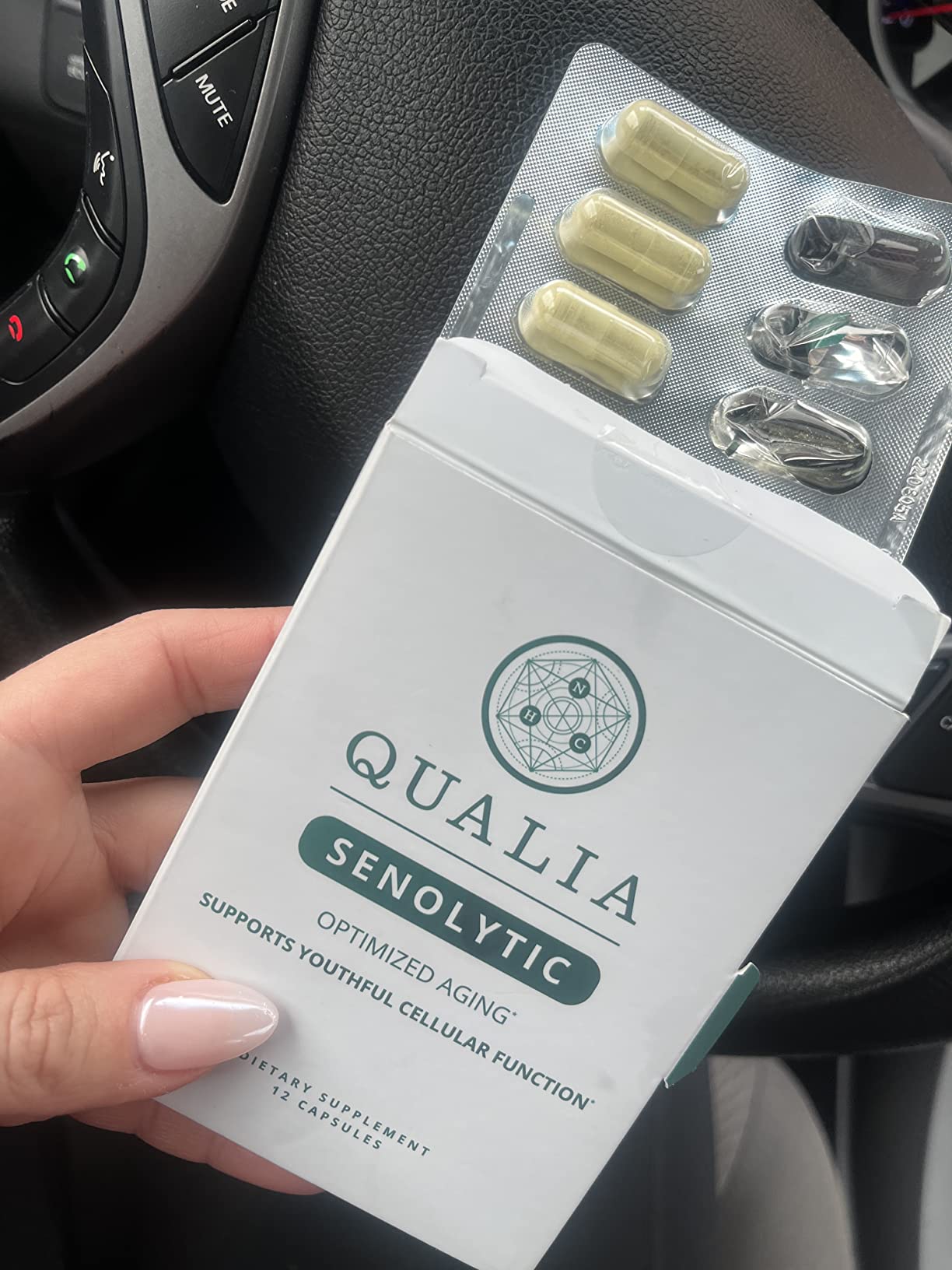 Qualia Senolytic | 1400mg Fisetin for Healthy Aging & Vitality | 1400mg fisetin, clinically tested; clears senescent zombie cells; supports healthy aging, vitality & recovery; 2-day dose customer photo 2
