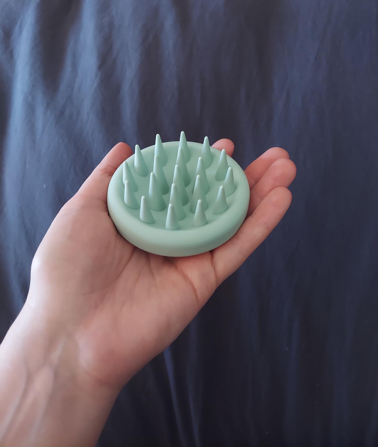 Sndyi Silicone Scalp Massager Shampoo Brush, Hair Scrubber with Soft Silicone Bristles, Scalp Scrubber/Exfoliator for Dandruff Removal, Wet Dry Scalp Brush for Hair Growth & Scalp Care, Oatmeal customer photo 1