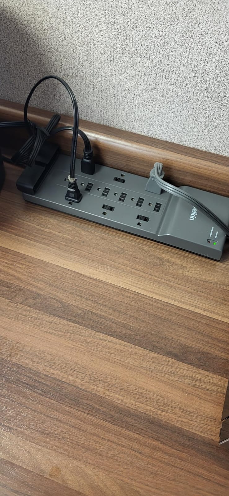 Belkin 12-Outlet Surge Protector Power Strip w/ 12 AC Outlets & 8ft Flat Plug, UL-Listed Heavy-Duty Extension Cord for Home, Office, Travel, Computer, Laptop, Charger - 3,780 Joules of Protection customer photo 1