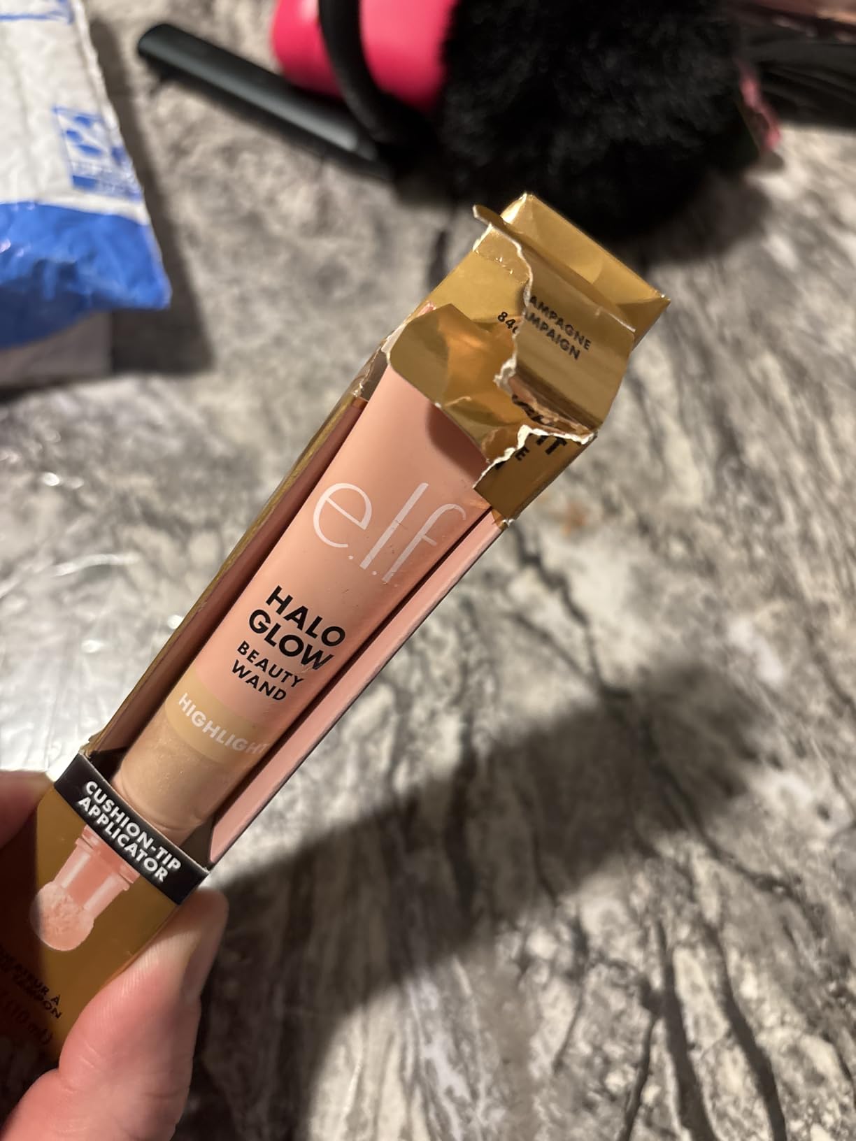 e.l.f. Halo Glow Highlight Beauty Wand, Liquid Gold | Liquid Highlighter Wand For Luminous, Glowing Skin, Buildable Formula, Vegan & Cruelty-free customer photo 1