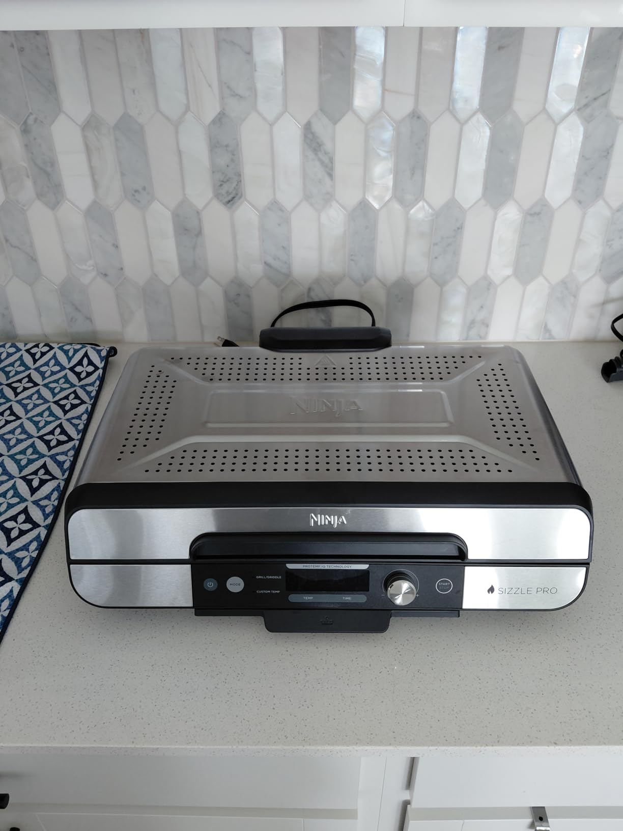 Ninja Sizzle Indoor Grill & Griddle, 14'', 500°F, Grey/Silver, GR101 customer photo 1