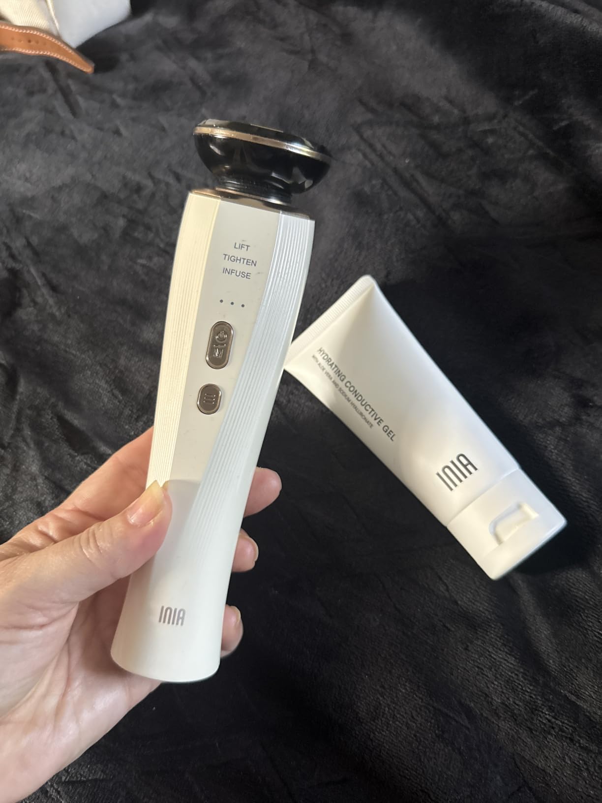 INIA FLARE 3-in-1 Red Light Therapy Beauty Device for Face & Neck White | Help Reduce Puffiness, Support Skin Firmness, and Enhance Radiance, Ideal for Daily Home Use Skincare customer photo 1