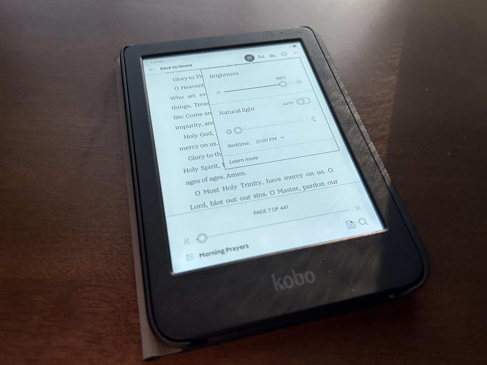 Kobo Clara BW eReader, 6” Touchscreen, Waterproof, 16GB, Black customer photo 2