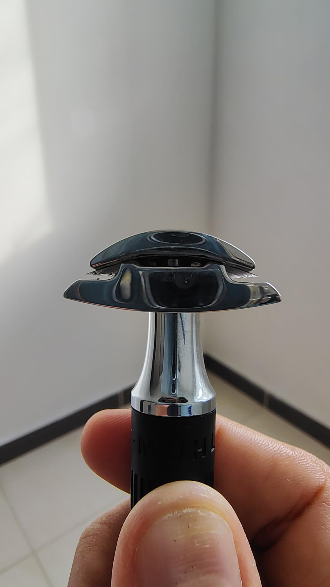 MÜHLE NEO Safety Razor | Double Edge Safety Razor for Beginners and Experienced Shavers | Sustainable Eco-Friendly and Reusable | Chrome with Sage Green Silicone Grip Handle customer photo 1