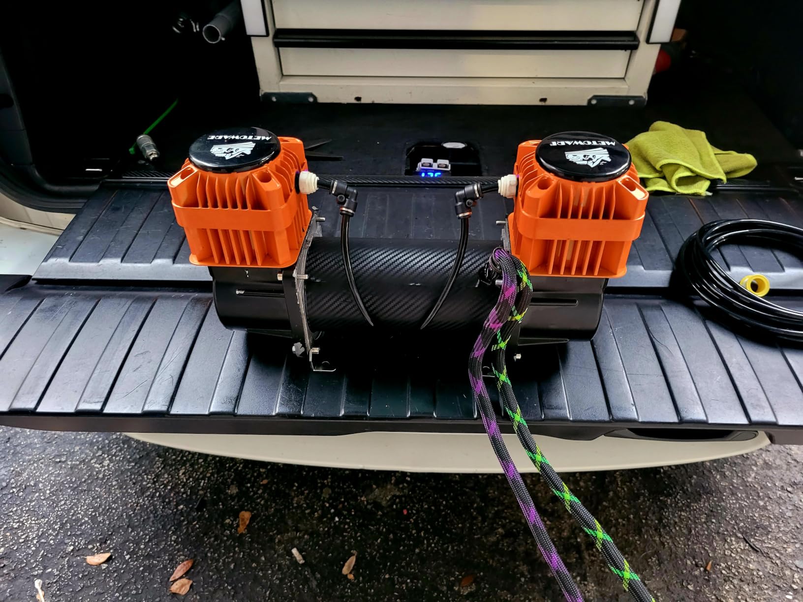 METOWARE Offroad Air Compressor, 12 V Portable Air Pump with 10.6 CFM, Dual Cylinder Tire Inflator for Car Heavy Duty, Max 150PSI for 4 x 4 SUV Vehicle RV ATV Truck customer photo 1