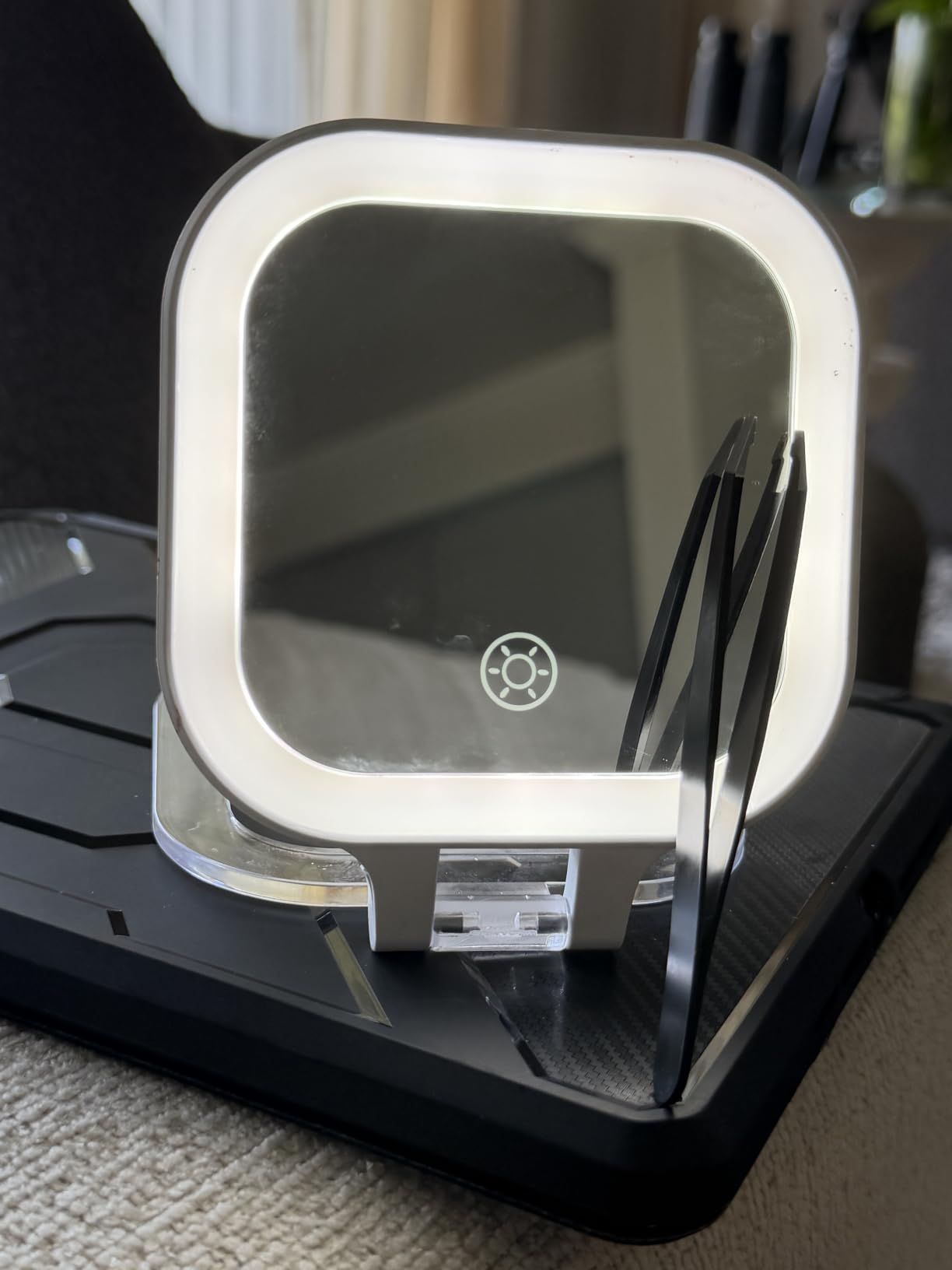 GOMIPURU Travel Mirror with Light, Compact Mirrors, 1x/30x Magnifying Mirror with 3 Color Lights and Adjustable Brightness, 4.5x3.9 inch Small Compact Hangable Hand Pocket Mirrors, Comes with Tweezer customer photo 1