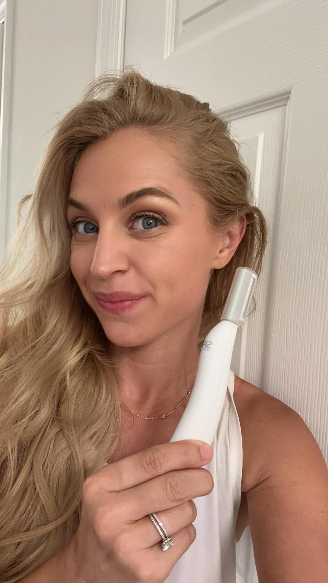 SPA SCIENCES - SIMA Patented Dermaplane Razor for Women Face | Painless 2-in-1 Facial Exfoliation & Peach Fuzz Hair Removal, Anti-Aging, 3 Speeds, Rechargeable, 19 Weeks Treatment customer photo 1