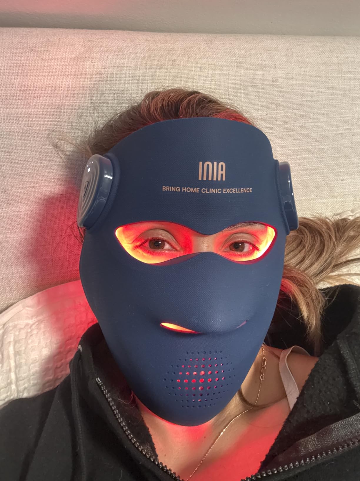 INIA GLOW 4D Wireless Red Light Therapy Mask for Face, Dual NIR, 320 LEDs | 4D Contour-Fit, Under-Eye Cooling, 4 Modes, Cordless & Rechargeable, Home & Travel Use, Skincare Gift for Women Wife Mom customer photo 2